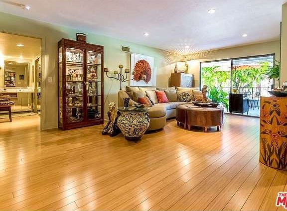 2nd image of 21650 Burbank Blvd Unit 101