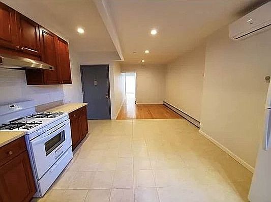 4th image of 4813 5th Ave #3L