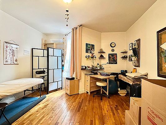 2nd image of 252 W 91st St APT 33
