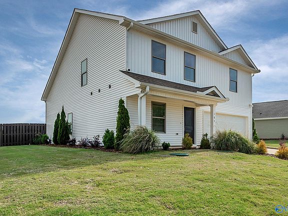 3rd image of 105 Greyhound Ln