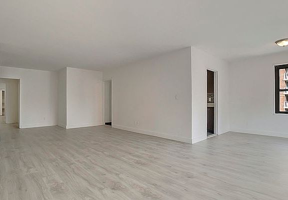 4th image of 120 E 34th St APT 14H
