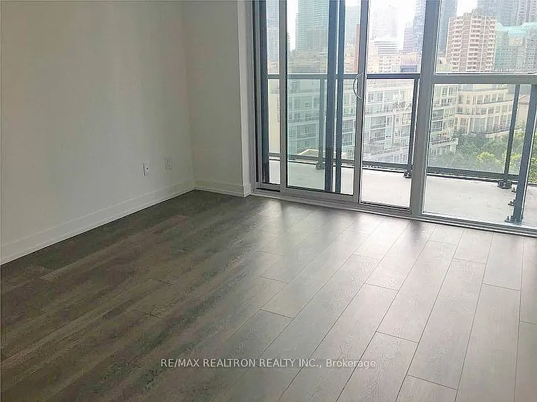 159 Wellesley St E #910 — Photo 8