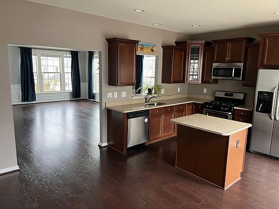 Spacious, open modern kitchen