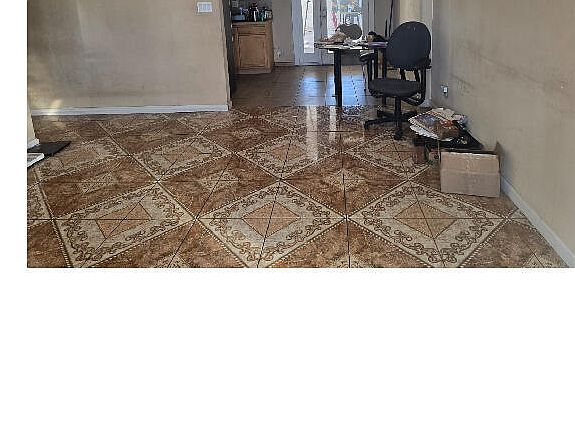 4th image of 914 W Sahuaro Drive