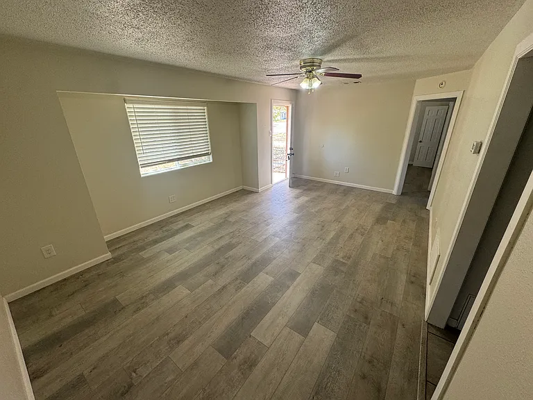 1025 Crescent Dr — Photo 1