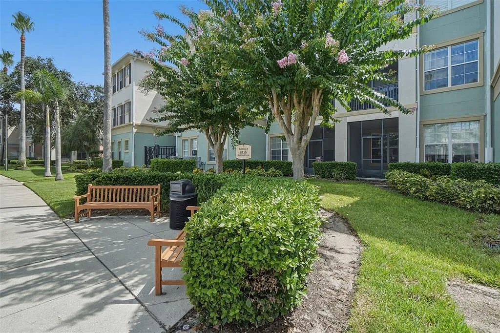 2 bed, 2.0 bath, 1161 sqft, $2,000 — Photo 3