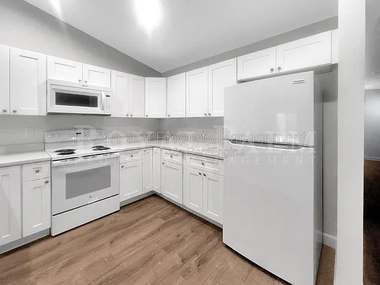 745 Harry Ave S — Photo 13