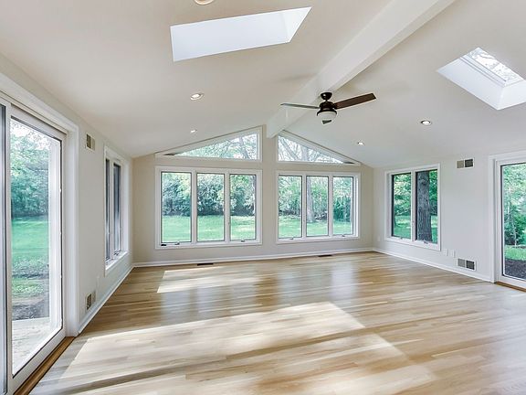 4th image of 13 Cedar Ln