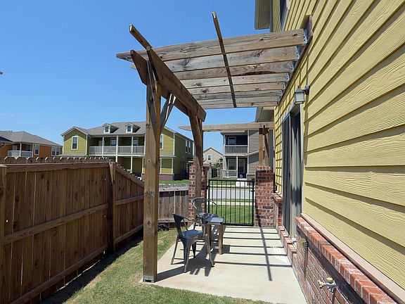 3rd image of 627 N Wordsworth Ln