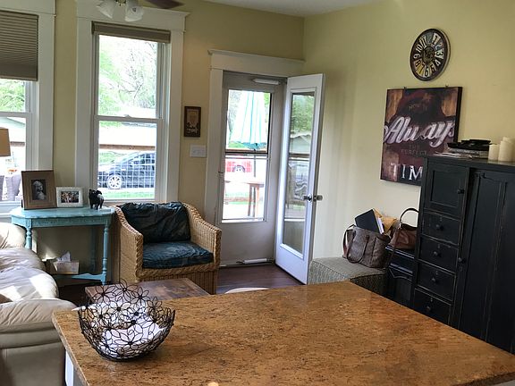 Granite island sunroom/kitch