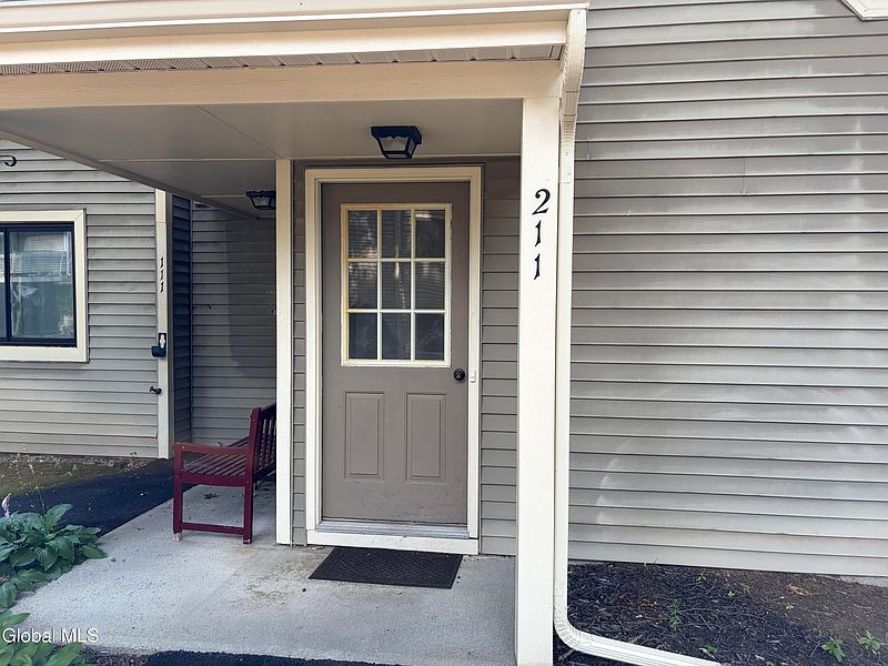 2nd image of 211 Grenadier Court
