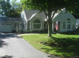 69 Bretton Woods Dr, Cranston, RI 02920