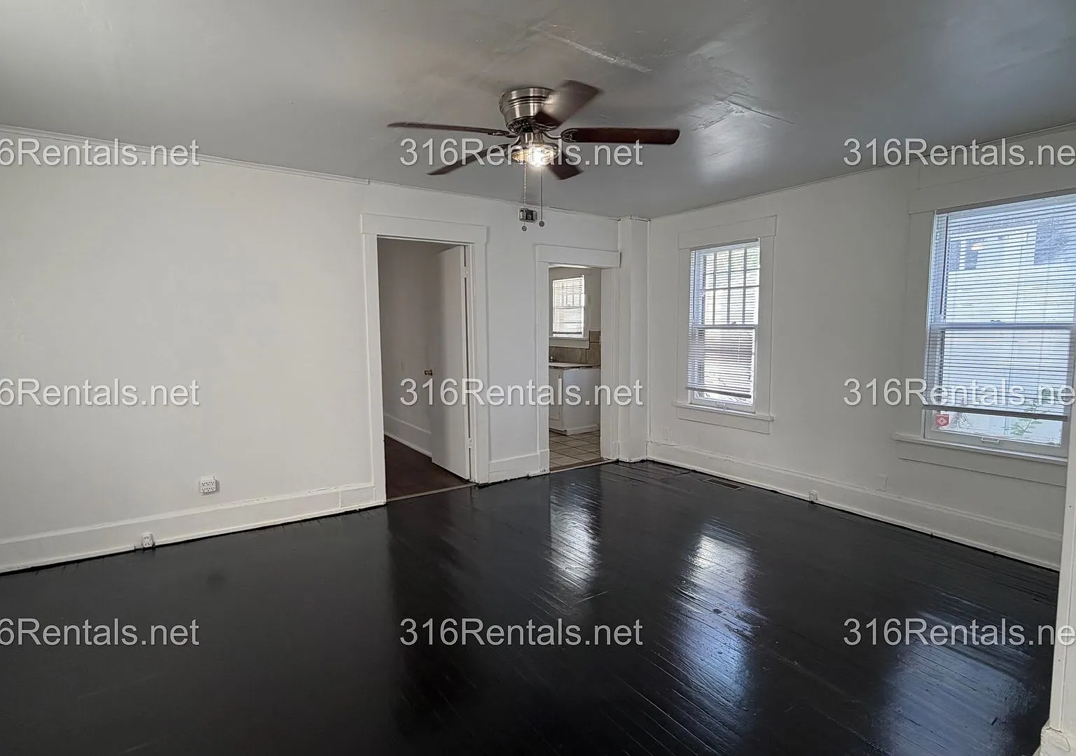 $975 - 323 N Topeka - 3 Bed / 2 Bath — Photo 4