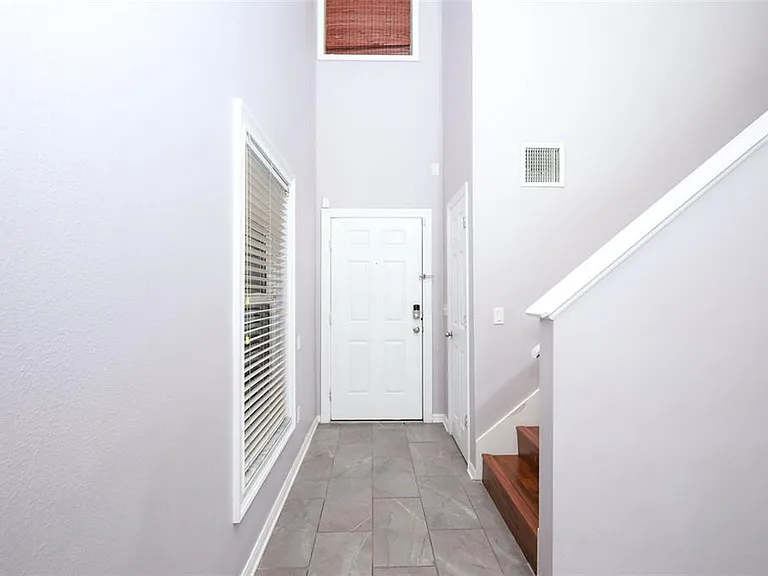 15219 Starleigh Rd — Photo 3