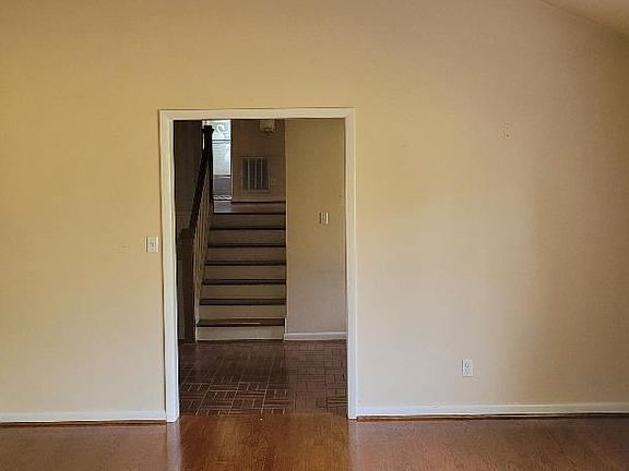 3rd image of 2203 Beverly Hts