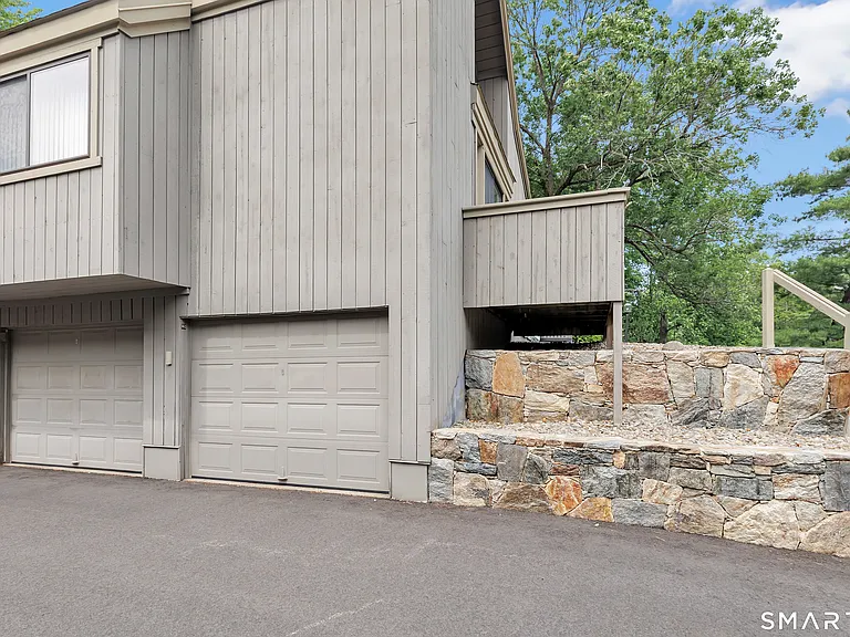 14 Algonquin Ln #C — Photo 32