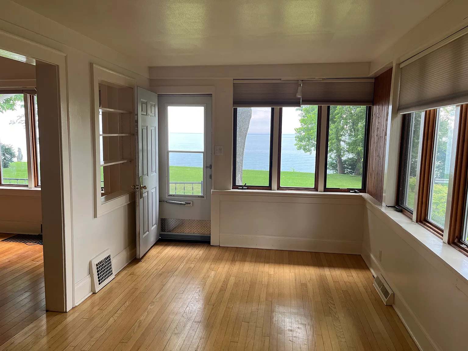 1 bed, 1.5 bath, 1600 sqft, $1,800 — Photo 4