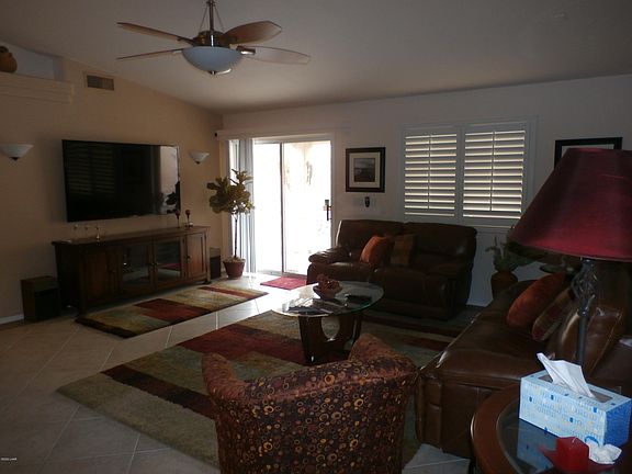 3rd image of 978 Saint Claire Dr