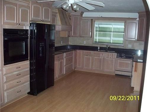 3rd image of 100 Coveridge Ln