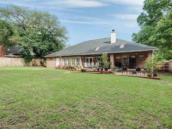 2nd image of 305 Fern Pointe Ln