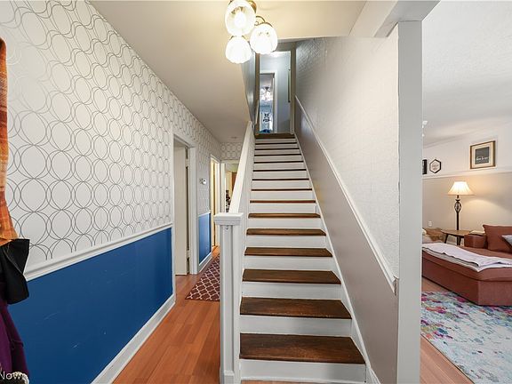 2nd image of 2452 Clara St