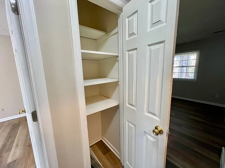 106 Holmes Cir — Photo 6