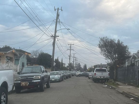 4th image of 7412 Weld St