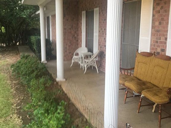 2nd image of 1009 Creekwood Ln