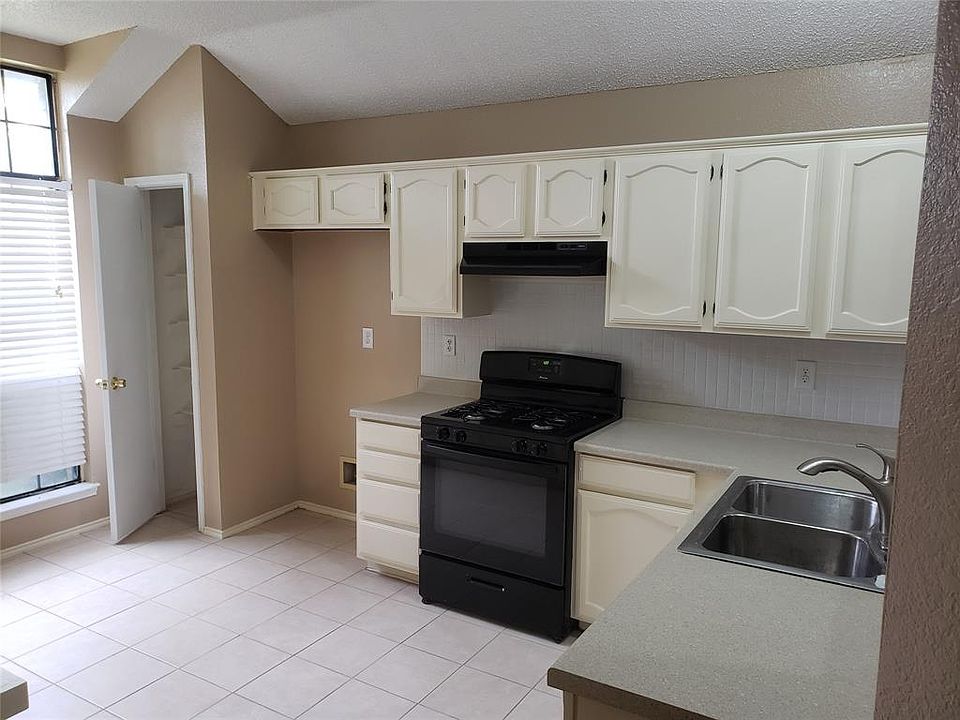 1st image of 4345 Saugus Dr