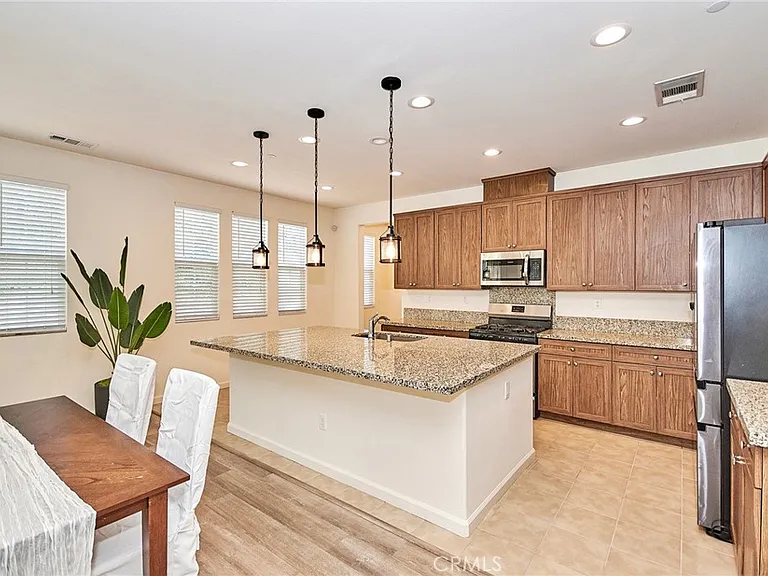1523 Johnson Ct — Photo 4