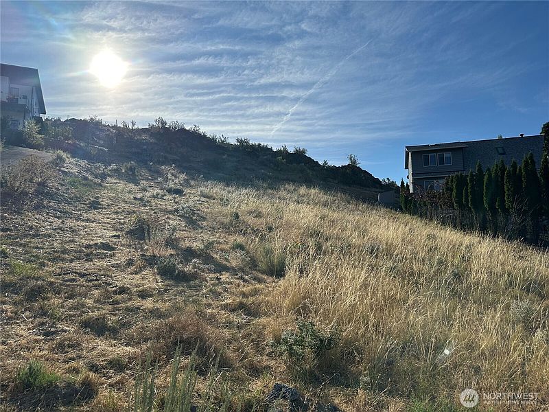5th image of 211 Pinnacle Place