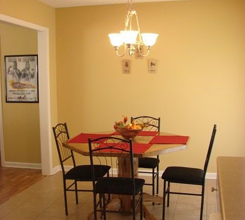 Breakfast and dining area