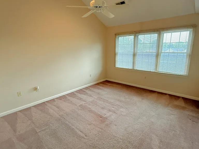 5446 Oxford Dr — Photo 5