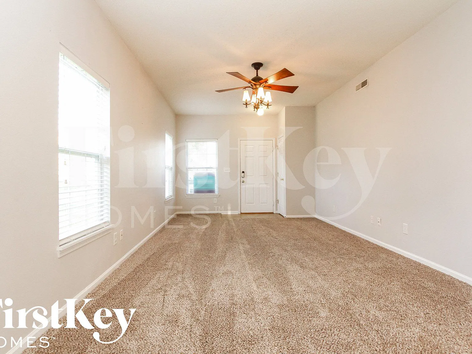3 bed, 2.5 bath, 1704 sqft, $1,985 — Photo 3