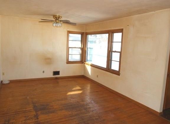 3rd image of 3914 Humboldt Ave N