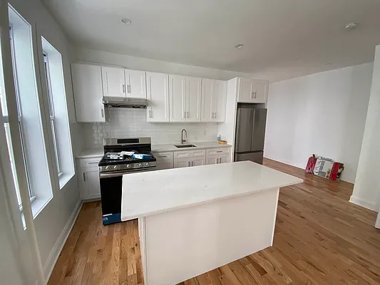 Rented by Premier Metro Realty Corp | media 11