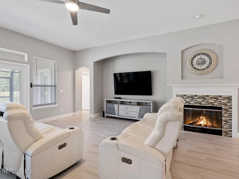 1816 Creekwood Ln — Photo 14