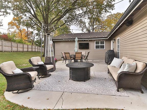 3rd image of 1132 Lorien Ct