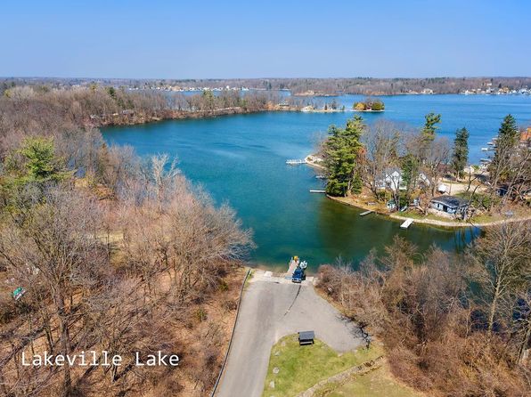 1284 Rochester Rd, Leonard, MI 48367