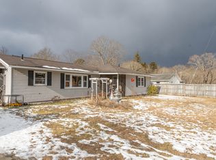 29 Victoria Dr, Moosup, CT 06354