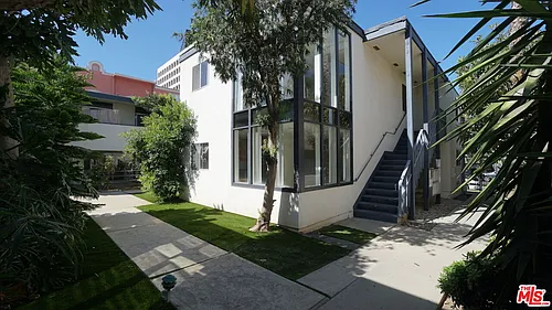 1233 Barry Ave Photo 1