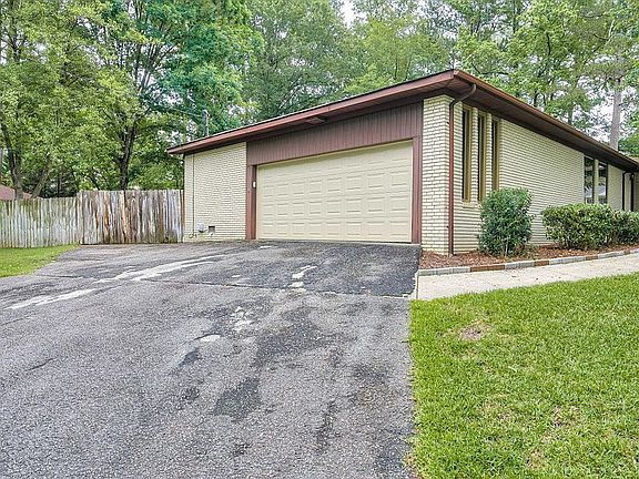 3rd image of 2915 Westchester Ct