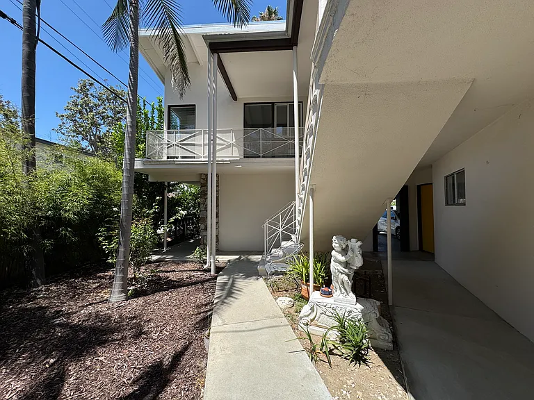 4418 Vantage Ave #3 — Photo 32