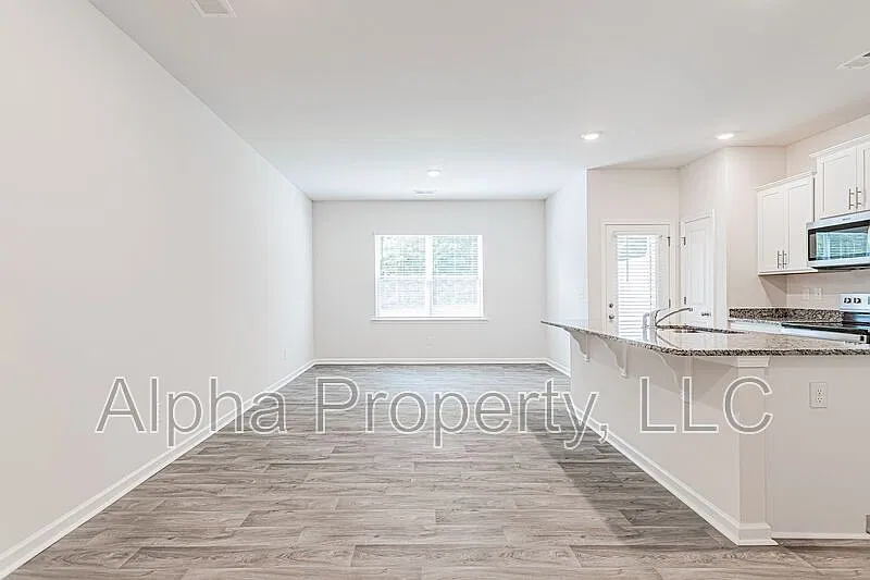 3 bed, 2.5 bath, 1500 sqft, $1,695 — Photo 3