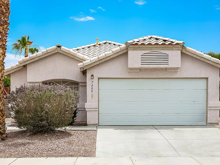 7409 Hickory Hills Dr — Photo 1