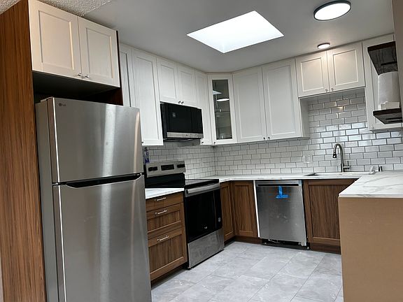 3rd image of 4433 Lincoln Way #5