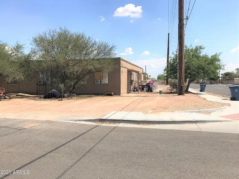 403 E Quail Ave — Photo 10