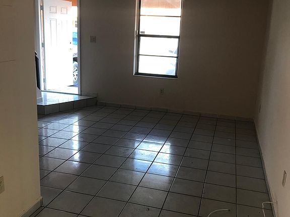 4th image of 1701 W 42nd Pl APT 42