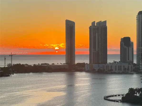 3300 NE 190th St #1816, Miami, FL 33180