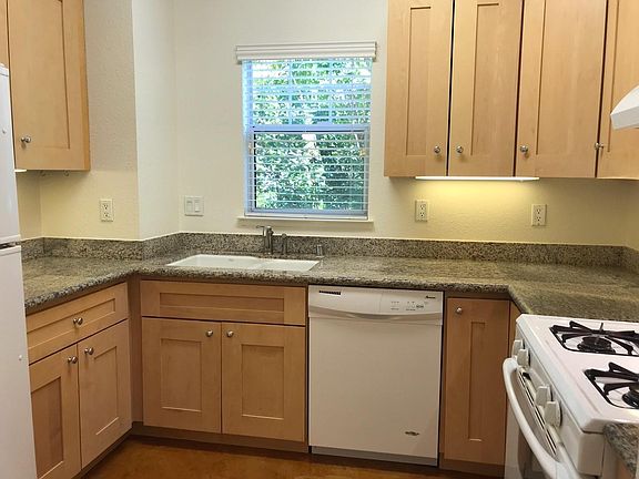 2nd image of 146 Valley Oak Dr